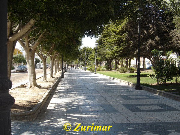 Commercial premises in the centre of Roquetas de Mar