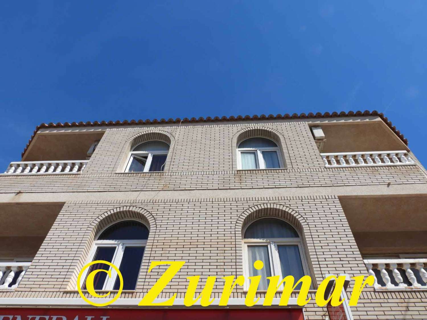 Commercial premises in the centre of Roquetas de Mar