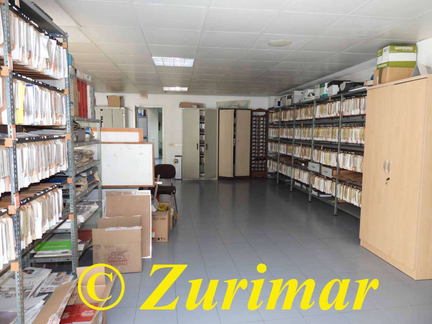 Commercial premises in the centre of Roquetas de Mar