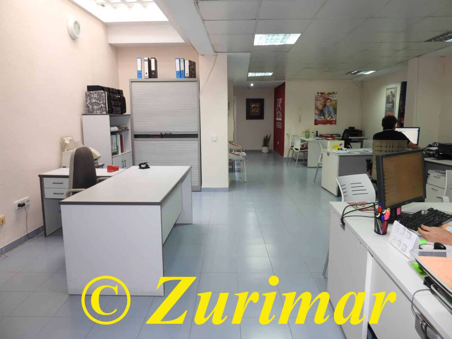 Commercial premises in the centre of Roquetas de Mar