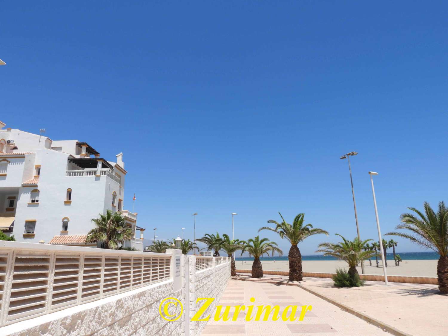 Las Alondras, en 1ª línea de playa