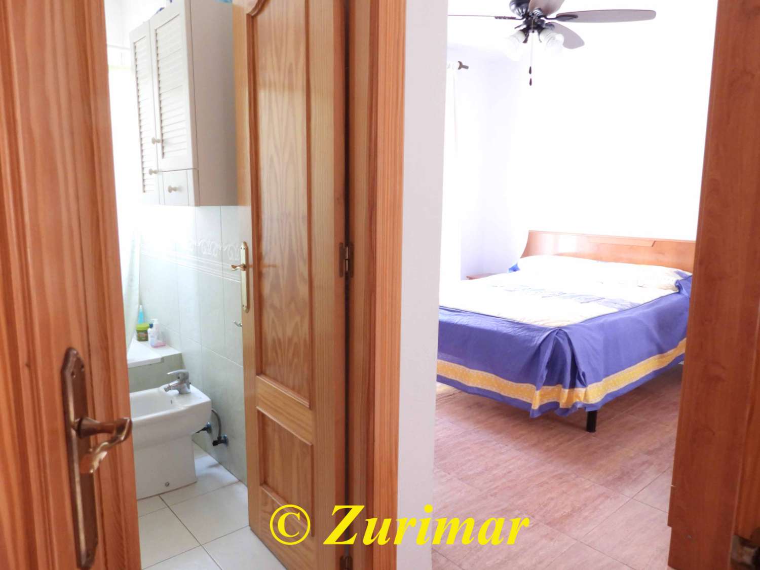 Casa con 4 dormitorios y 3 baños, en tres niveles  con terraza en la azotea y gran garaje