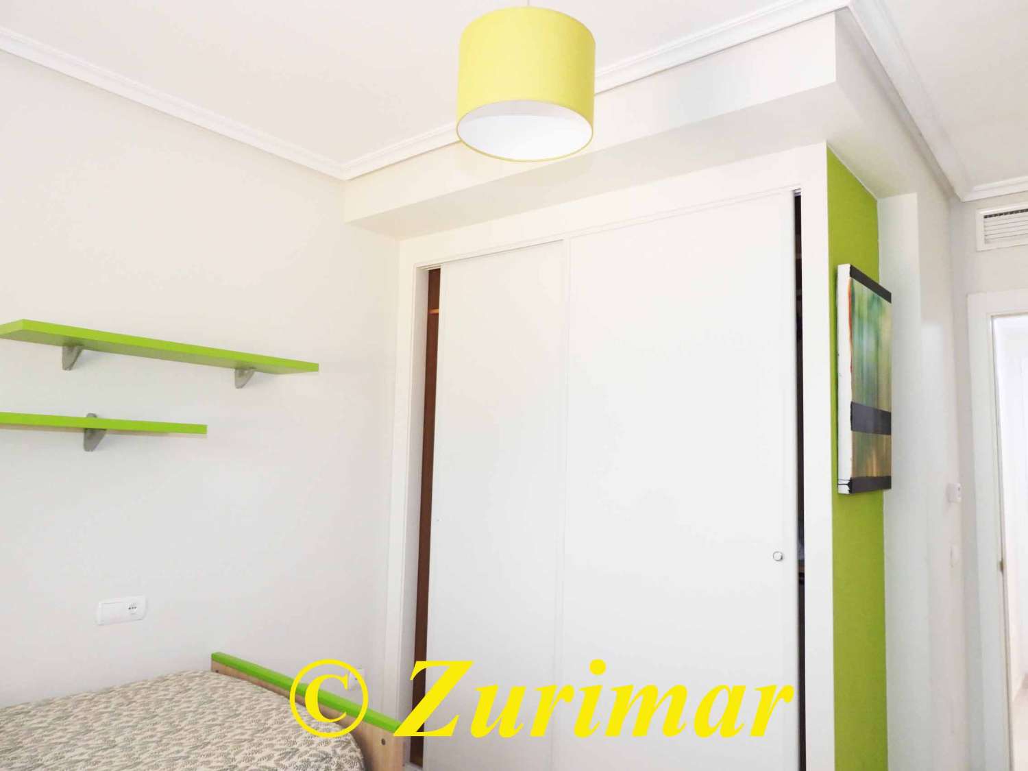 Apartamento en planta baja, con 3 dormitorios y 2 baños