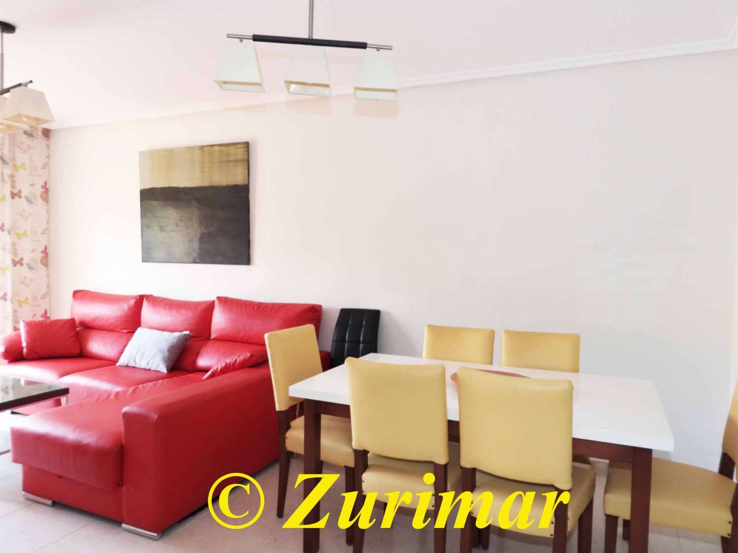 Apartamento en planta baja, con 3 dormitorios y 2 baños