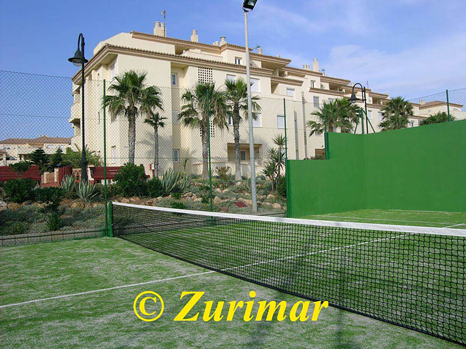 Apartamento en planta baja, con 3 dormitorios y 2 baños