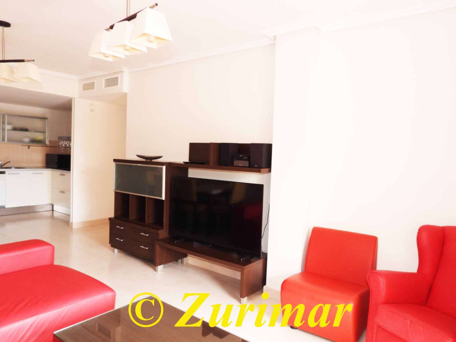 Apartamento en planta baja, con 3 dormitorios y 2 baños