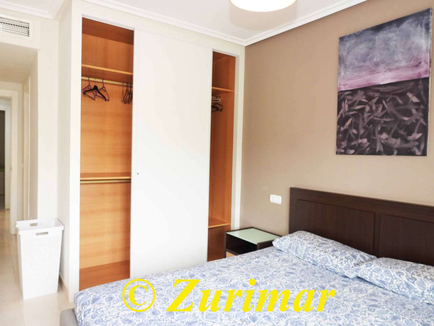 Apartamento en planta baja, con 3 dormitorios y 2 baños