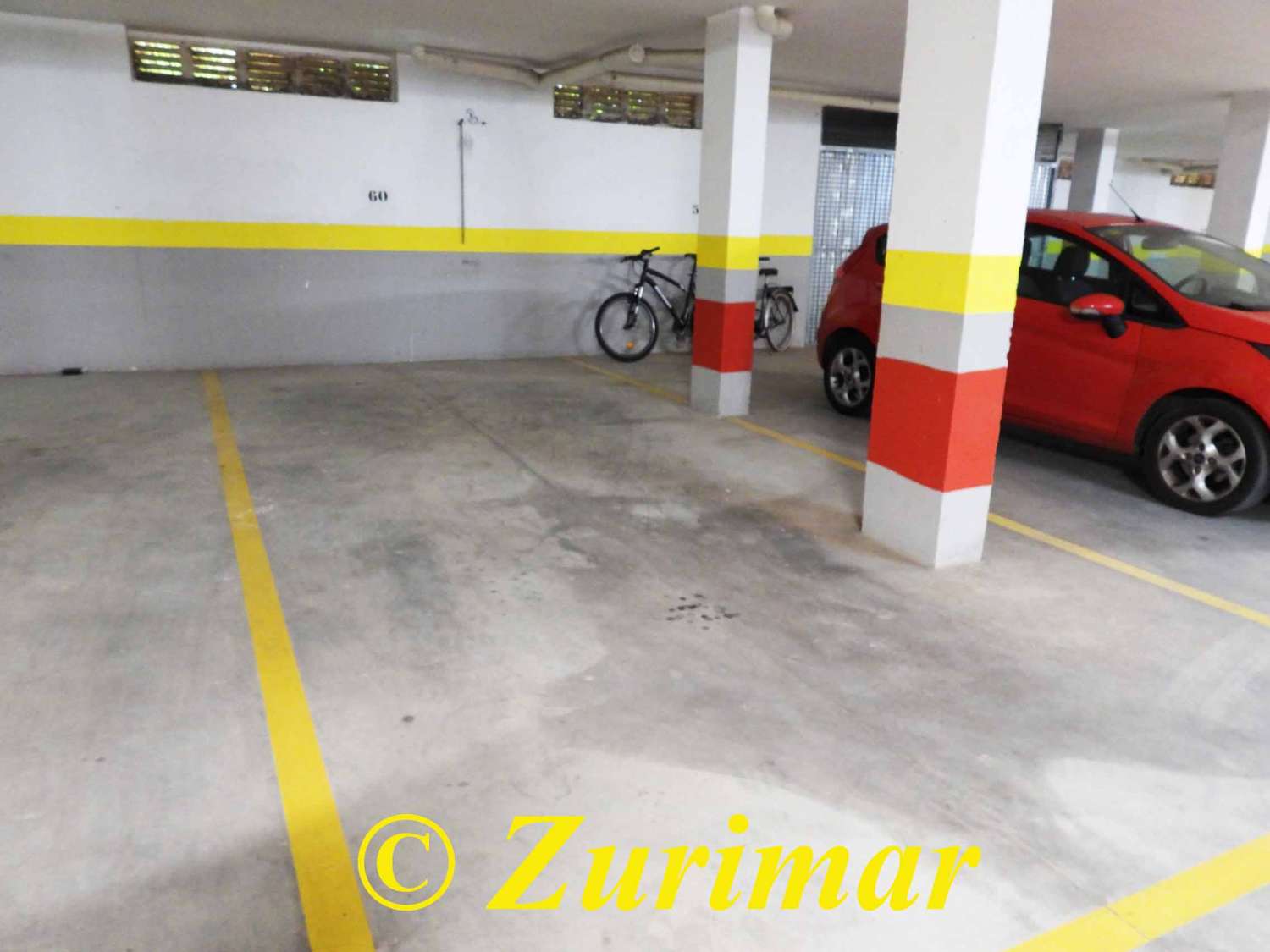 Apartamento en planta baja, con 3 dormitorios y 2 baños