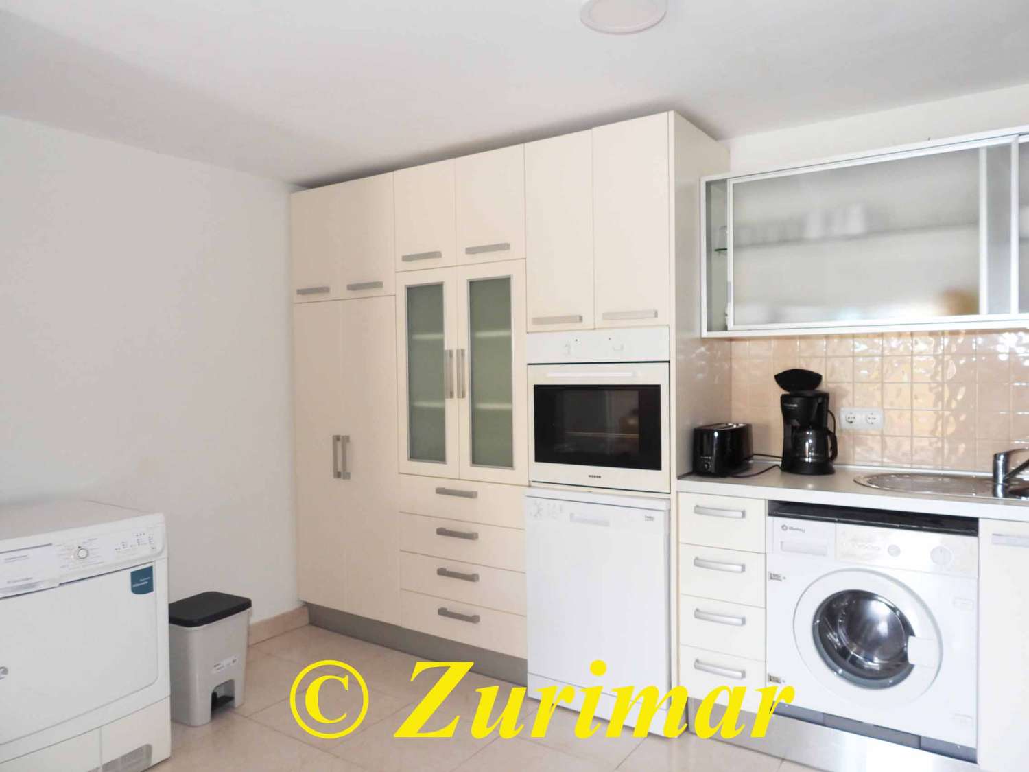 Apartamento en planta baja, con 3 dormitorios y 2 baños