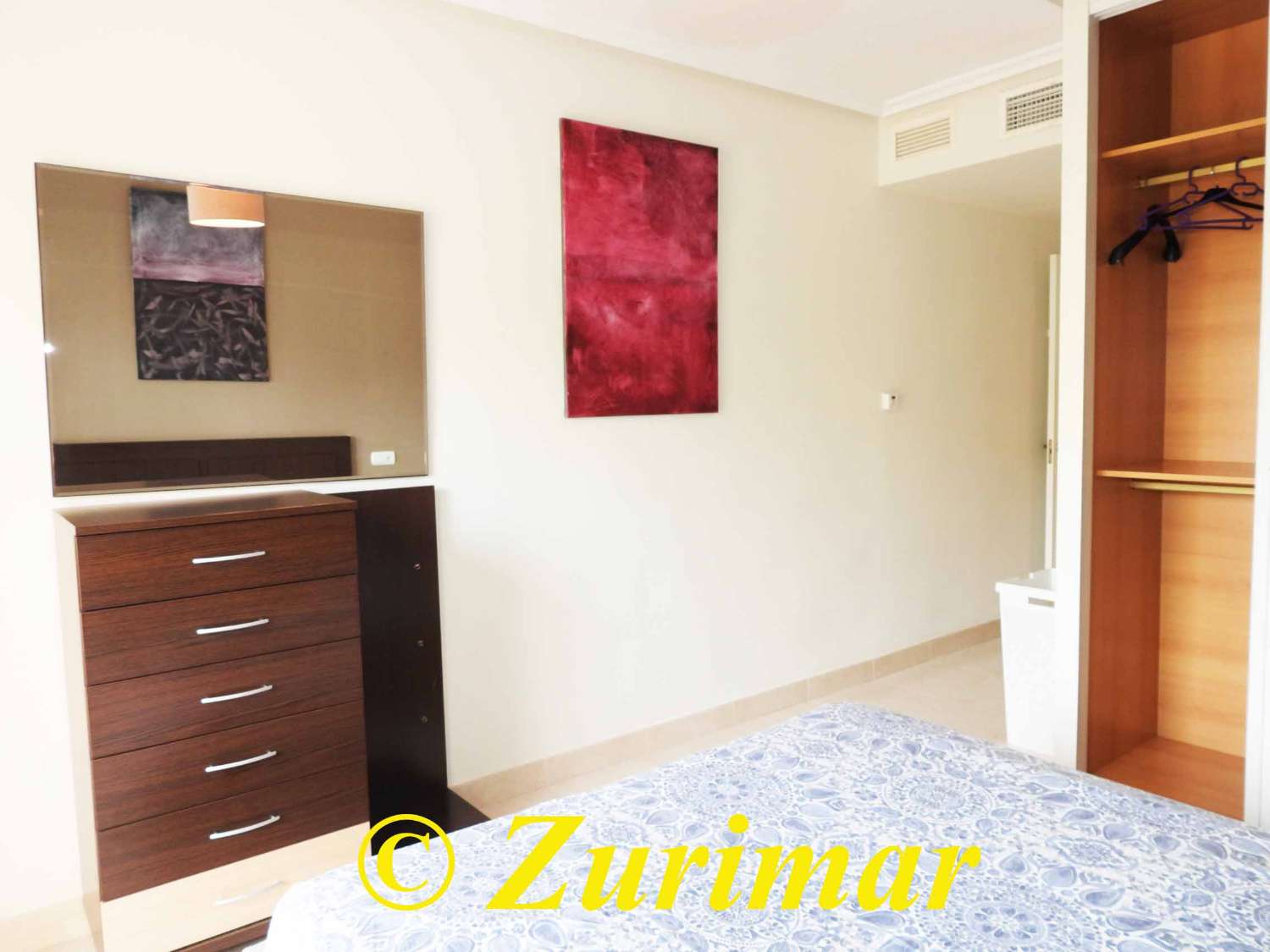 Apartamento en planta baja, con 3 dormitorios y 2 baños
