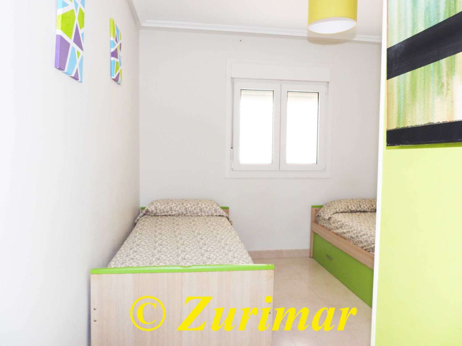 Apartamento en planta baja, con 3 dormitorios y 2 baños