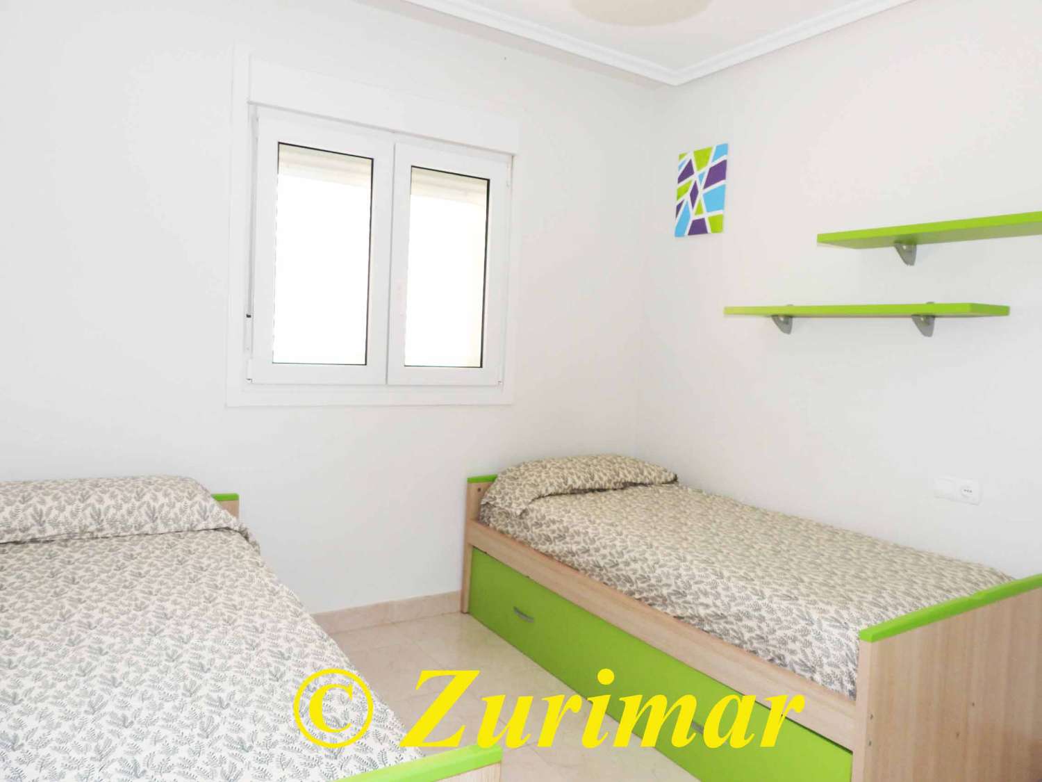 Apartamento en planta baja, con 3 dormitorios y 2 baños