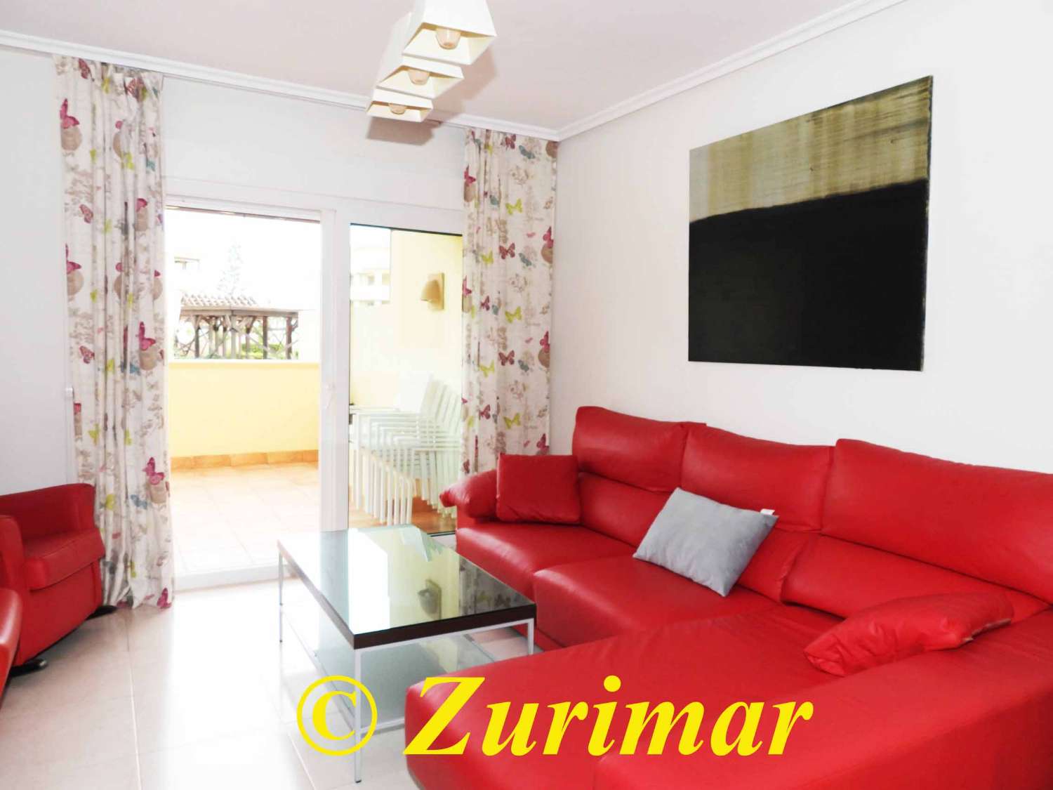 Apartamento en planta baja, con 3 dormitorios y 2 baños