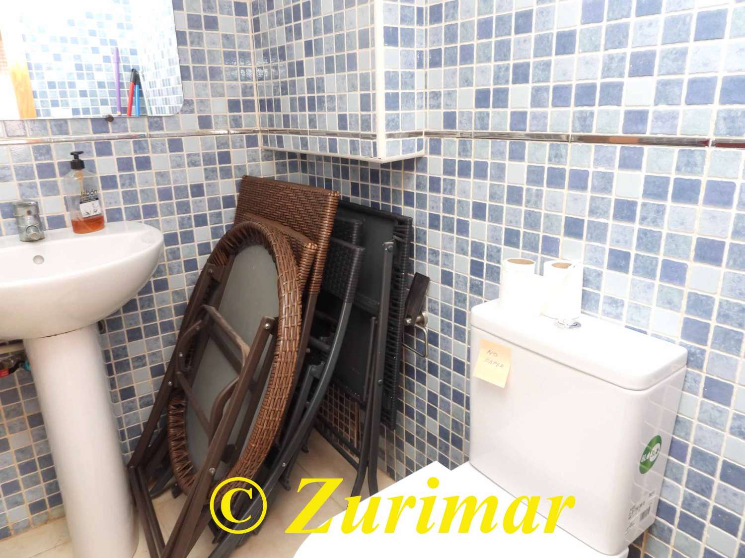 Haus mit Terrasse/Vorgarten  in Enix