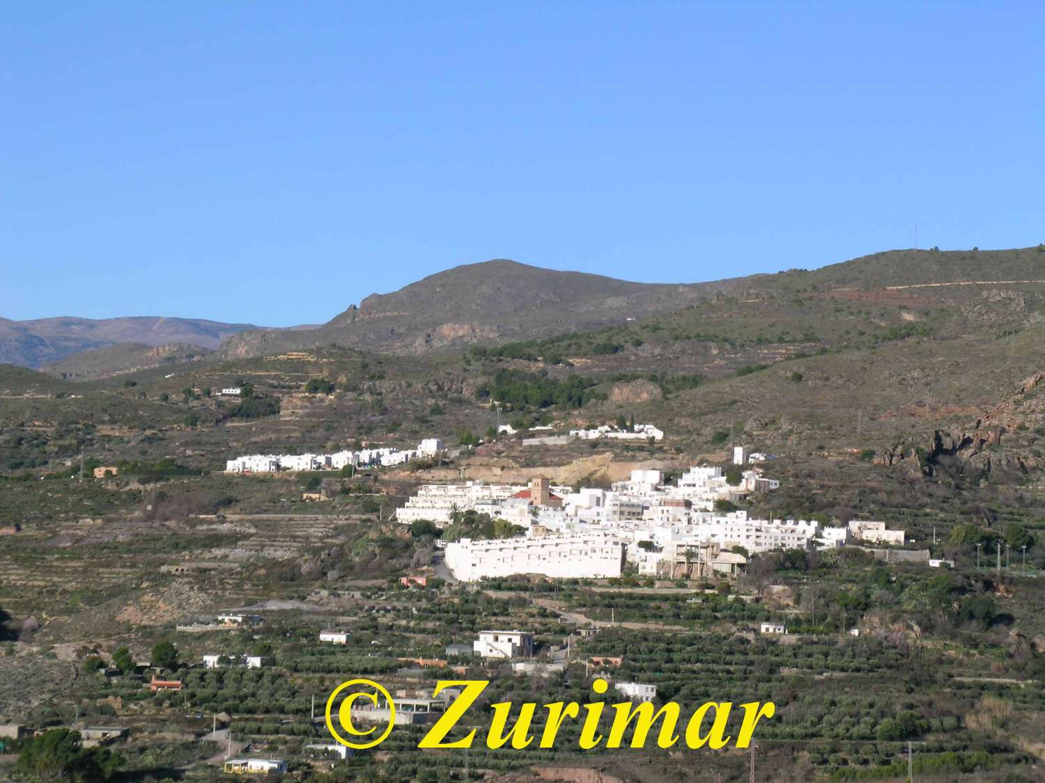 Haus mit Terrasse/Vorgarten  in Enix