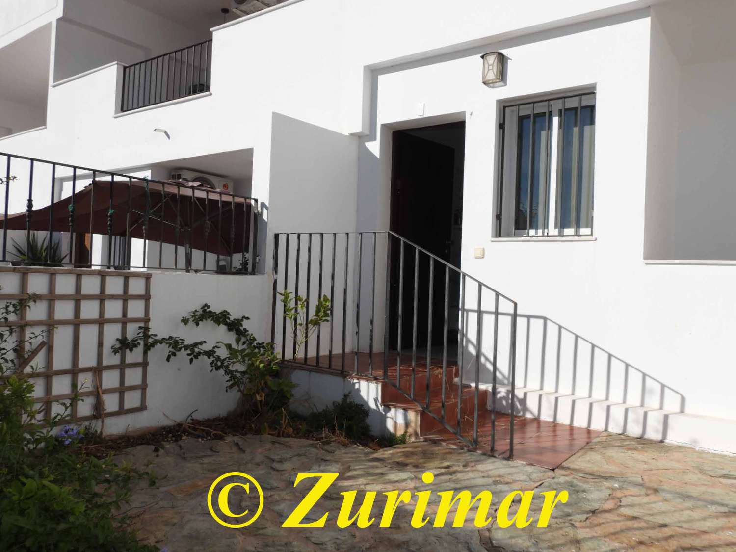 Haus mit Terrasse/Vorgarten  in Enix