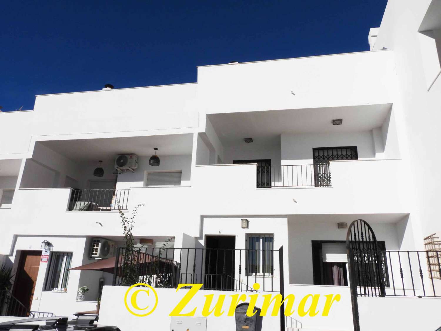 Haus mit Terrasse/Vorgarten  in Enix