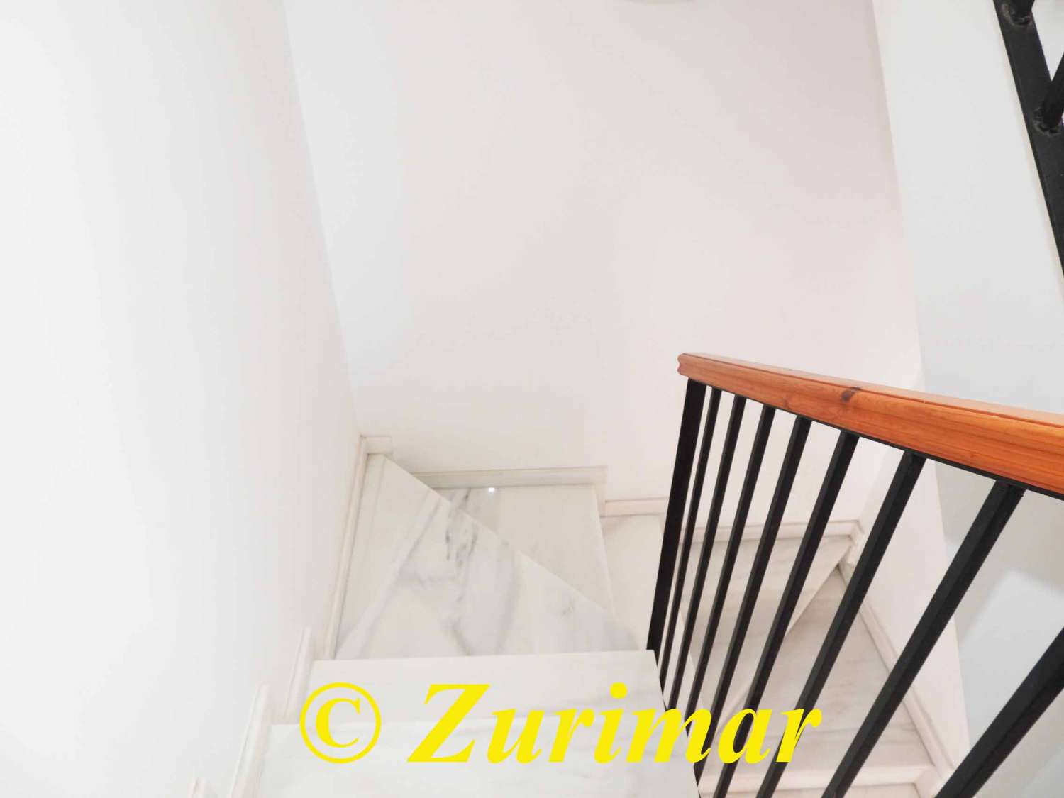 Haus mit Terrasse/Vorgarten  in Enix