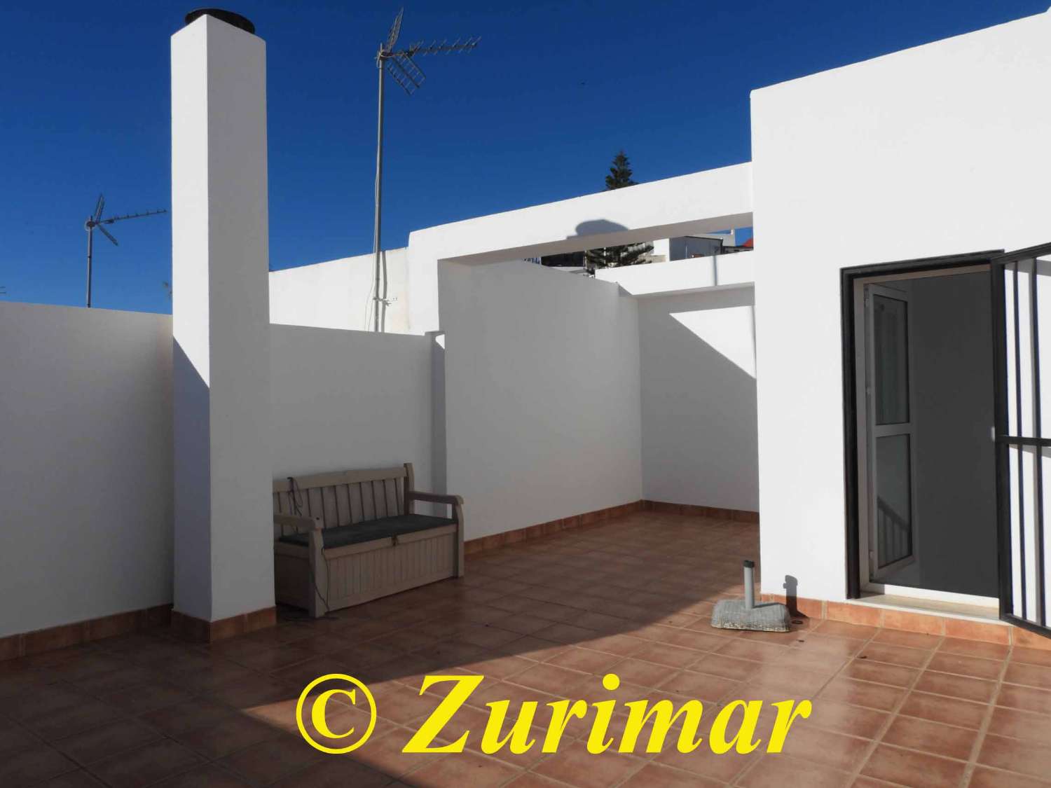 Haus mit Terrasse/Vorgarten  in Enix